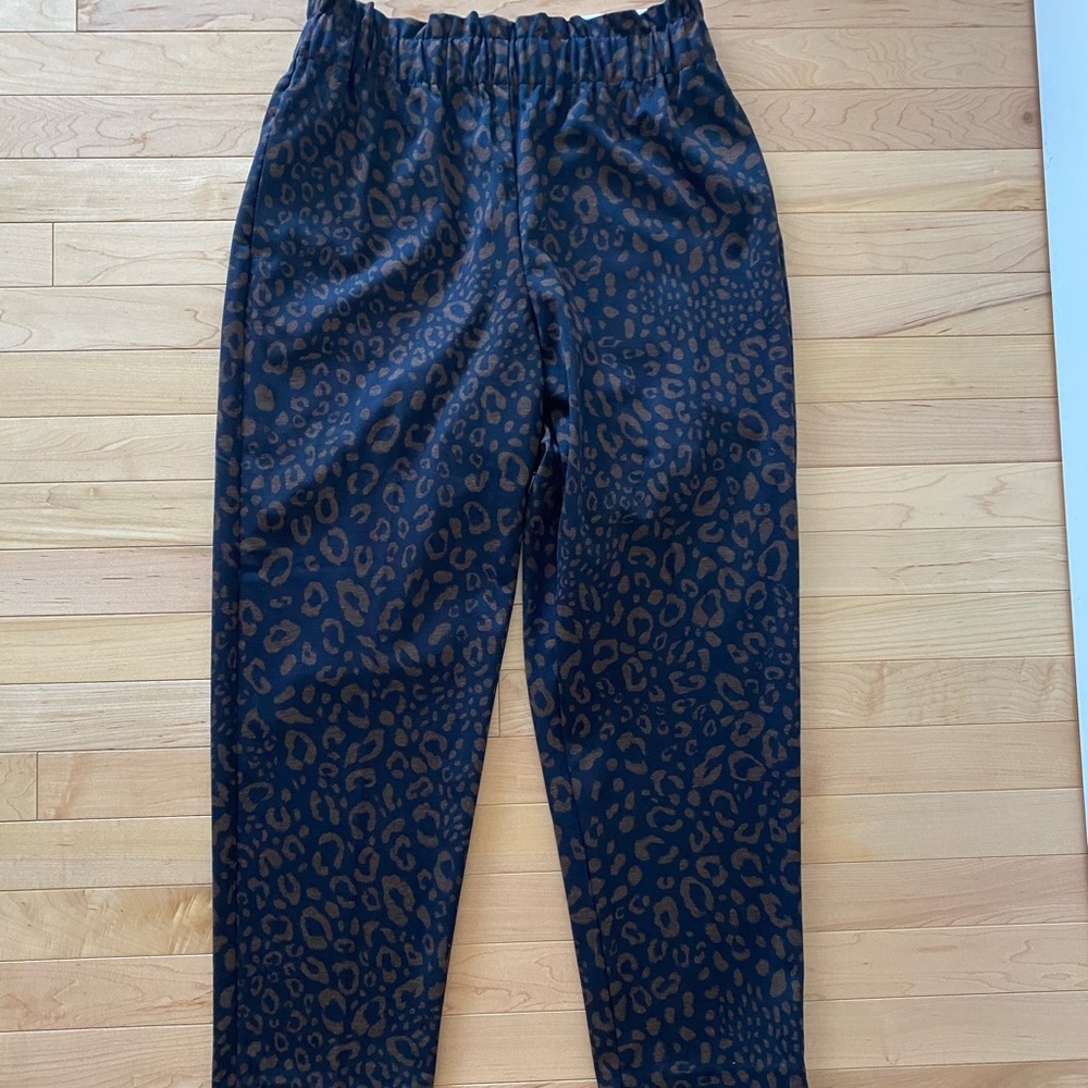 Ann Taylor navy leopard ankle length pull on pant